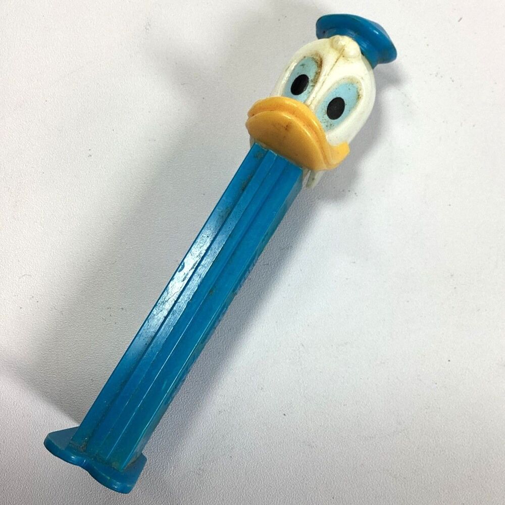 Vintage Donald Duck PEZ Dispenser With Feet Made In Hungary